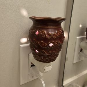 Scentsy ROMA wall plug-in wax warmer